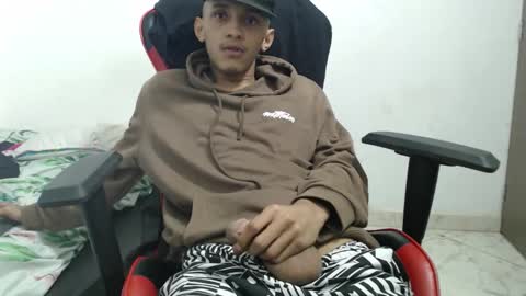 Snapshot of brayan_chevignon chatting on December 1, 2025, 8:19 am brayan_chevignon online show from December 1, 2025, 8:19 am