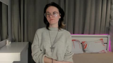 Eva  online show from November 15, 2025, 7:10 pm