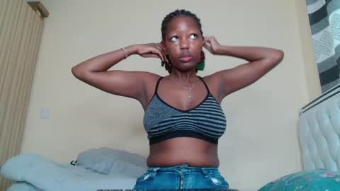 Snapshot of bree_beauty chatting on April 27, 2026, 4:32 am bree_beauty online show from April 27, 2026, 4:32 am