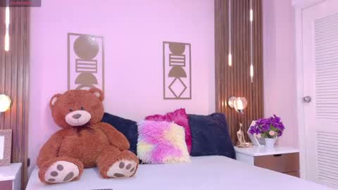 Bree  online show from April 18, 2026, 1:59 pm