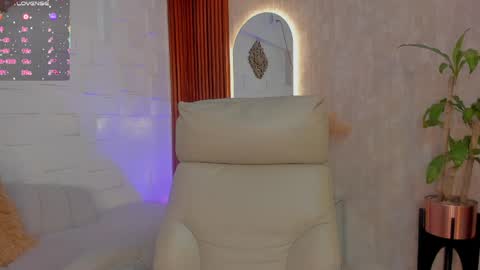 Snapshot of breex_ chatting on June 8, 2026, 11:10 am Breex online show from June 8, 2026, 11:10 am