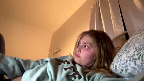 Breezyxlove online show from April 17, 2026, 2:25 am