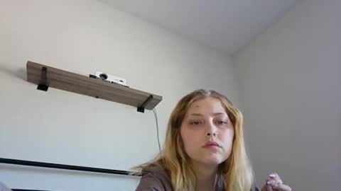 Breezyxlove online show from April 21, 2026, 4:12 pm