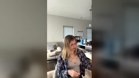 Breezyxlove online show from April 26, 2026, 10:18 pm