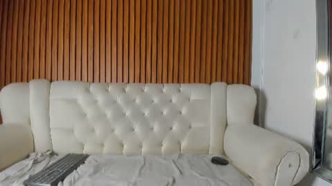 brenda_thomp online show from June 19, 2026, 2:05 am