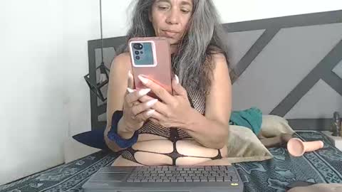 BRENDA VELASQUEZ online show from March 6, 2025, 11:53 pm