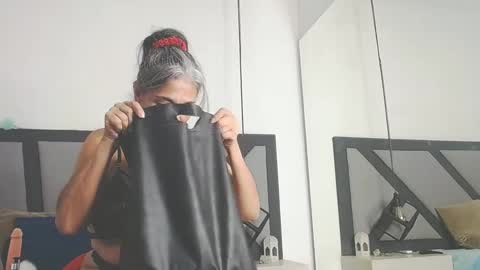 BRENDA VELASQUEZ online show from September 19, 2025, 9:04 pm