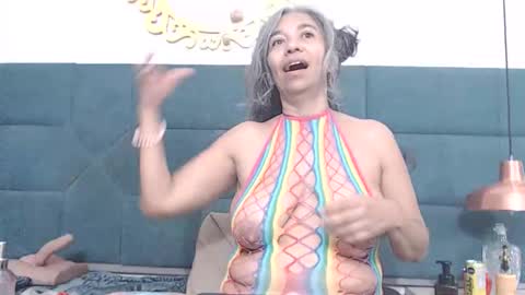 BRENDA VELASQUEZ online show from April 19, 2026, 6:21 pm