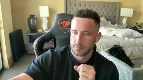 Snapshot of brettmycles chatting on February 8, 2025, 8:10 pm Brett Mycles online show from February 8, 2025, 8:10 pm