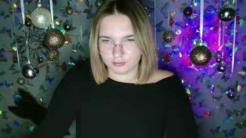 shiny smile online show from November 7, 2025, 8:53 pm