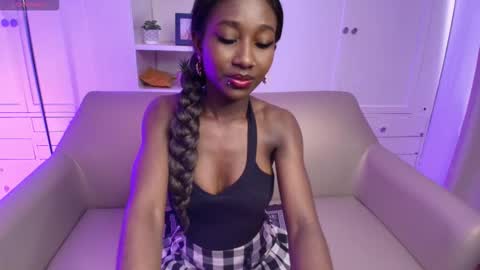 brianna_styles online show from October 13, 2025, 1:55 pm