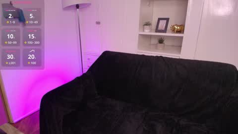 brianna_styles online show from October 31, 2025, 1:23 pm