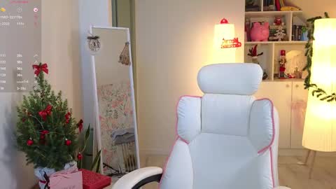 Vi. online show from December 21, 2024, 12:49 pm