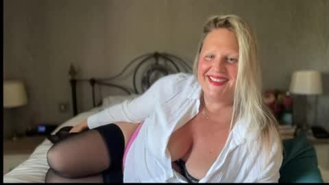 Snapshot of british_bella chatting on June 9, 2026, 2:50 pm British Bella online show from June 9, 2026, 2:50 pm