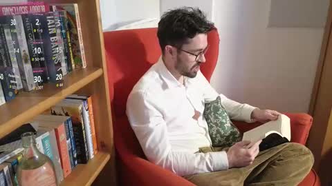 Snapshot of britishpoet69 chatting on November 25, 2025, 4:07 pm British Poet online show from November 25, 2025, 4:07 pm