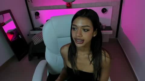 Snapshot of britney_collins_ chatting on June 21, 2026, 1:24 pm britney_collins_ online show from June 21, 2026, 1:24 pm