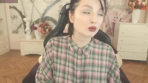 britneybarker online show from April 19, 2026, 7:51 am