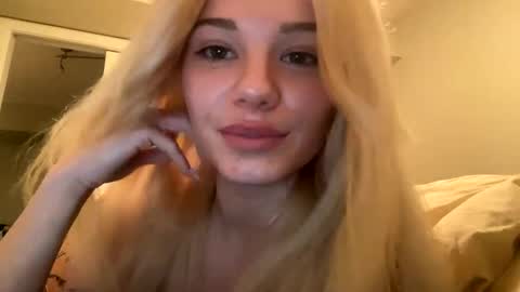Snapshot of britneycherry08 chatting on April 23, 2026, 4:24 am britneycherry08 online show from April 23, 2026, 4:24 am
