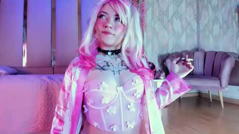     online show from December 5, 2025, 2:25 pm