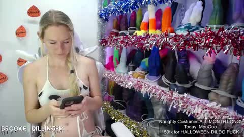Snapshot of brookedillinger chatting on October 24, 2025, 12:30 am Brooke1993 online show from October 24, 2025, 12:30 am