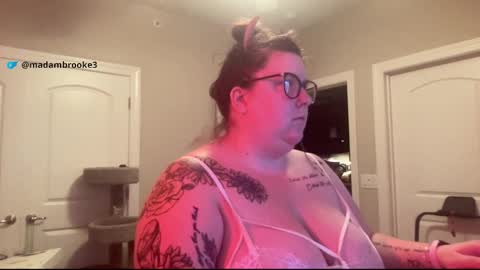 Madam Brooke online show from October 23, 2025, 10:58 am