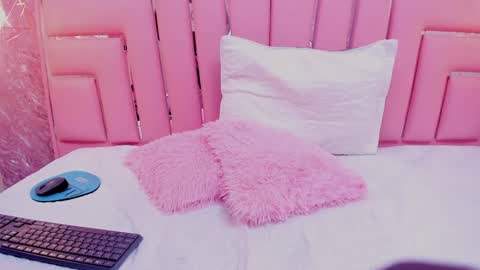 Sara  online show from January 27, 2025, 9:00 pm