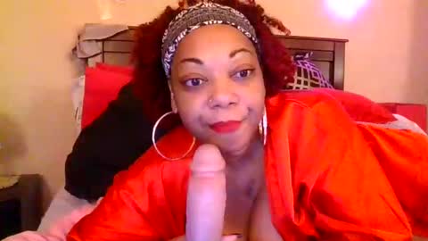 Snapshot of brownroundrenee chatting on February 14, 2025, 10:49 am brownroundrenee online show from February 14, 2025, 10:49 am