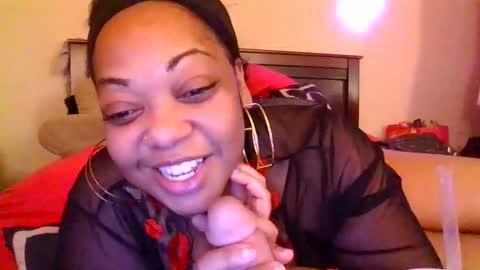 Snapshot of brownroundrenee chatting on March 10, 2025, 4:25 pm brownroundrenee online show from March 10, 2025, 4:25 pm