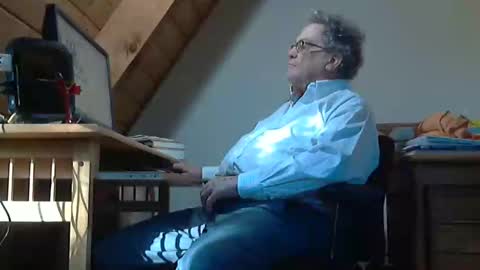 Snapshot of brubar chatting on October 6, 2025, 8:28 pm brubar online show from October 6, 2025, 8:28 pm