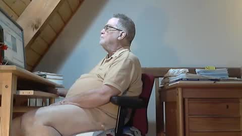 Snapshot of brubar chatting on October 11, 2025, 9:24 pm brubar online show from October 11, 2025, 9:24 pm