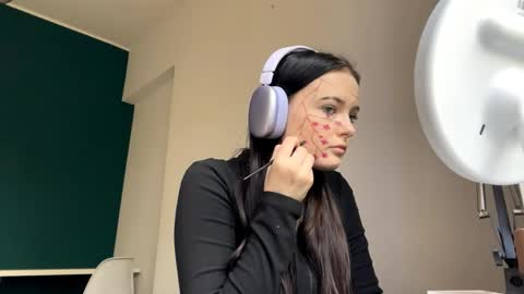 Snapshot of brunaceasor chatting on April 29, 2026, 1:15 pm Luna online show from April 29, 2026, 1:15 pm