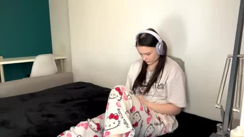 Snapshot of brunaceasor chatting on May 1, 2026, 1:05 pm Luna online show from May 1, 2026, 1:05 pm