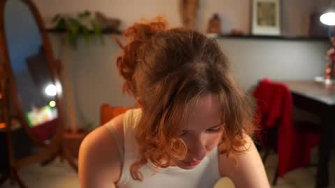 Tess online show from April 27, 2026, 1:42 pm