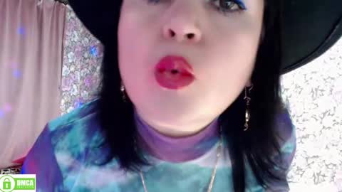 Julia online show from December 17, 2024, 9:49 pm