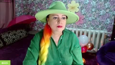 Julia online show from April 3, 2026, 9:24 pm