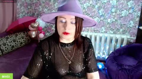 Julia online show from April 13, 2026, 8:14 pm