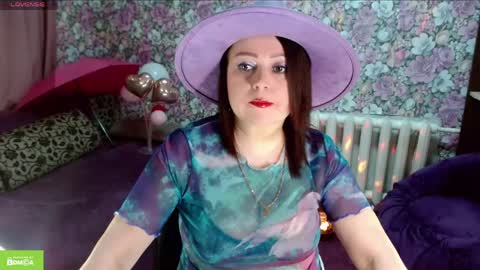 Julia online show from April 20, 2026, 6:53 pm