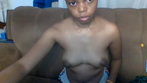 Snapshot of brunnette_blonde chatting on June 13, 2026, 11:35 pm everyday online show from June 13, 2026, 11:35 pm