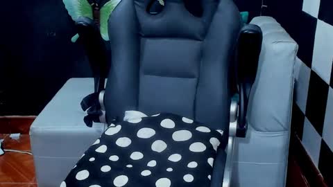 Join my fan club here 150 tokens a month online show from February 13, 2025, 4:39 pm