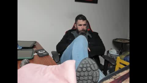 Snapshot of brutalmaster1983 chatting on October 25, 2025, 6:35 pm BRUTALMASTER1983 online show from October 25, 2025, 6:35 pm