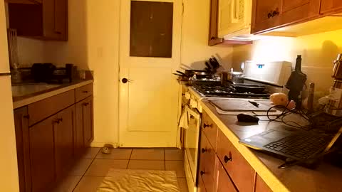 bottom freak online show from March 2, 2025, 3:34 am