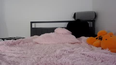 Snapshot of bubble_girl_lo chatting on June 18, 2026, 9:36 am Queen Lola XXX online show from June 18, 2026, 9:36 am