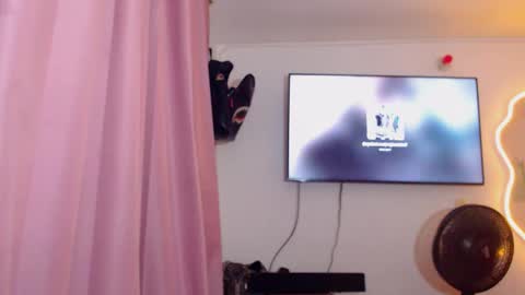 Valery Restrepo online show from April 29, 2026, 1:43 am