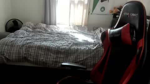 buffsexyman24 online show from February 28, 2025, 5:04 pm