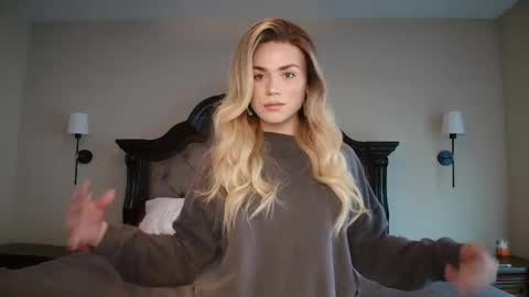 buitifulblonde online show from April 22, 2026, 6:42 pm