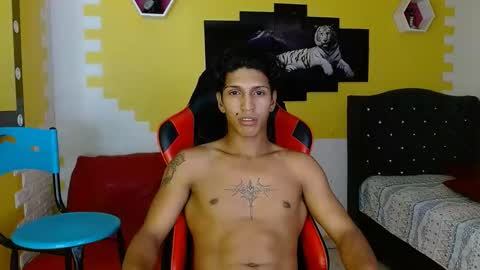 bull_cam online show from November 14, 2025, 7:01 pm