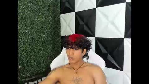 bull_cam online show from December 22, 2025, 5:32 pm