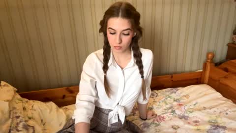 Snapshot of bumblebliss chatting on April 18, 2026, 1:37 pm Mary online show from April 18, 2026, 1:37 pm