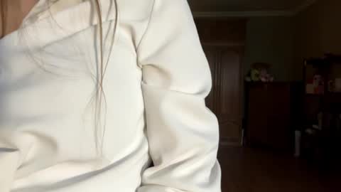 Snapshot of bumblebliss chatting on May 20, 2026, 2:01 pm Mary online show from May 20, 2026, 2:01 pm
