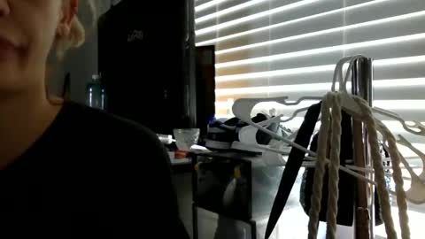 bunnibaby333 online show from April 4, 2026, 6:27 pm